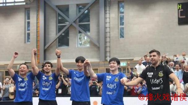 原计划看东哥第四盘发力，队友三单不敌卡尔伯格，东哥收尾遇挑战，队长意外失利，胜负悬念拖至第五盘双打