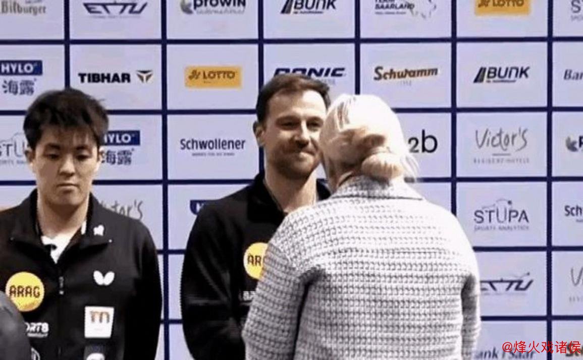 原计划看东哥第四盘发力，队友三单不敌卡尔伯格，东哥收尾遇挑战，队长意外失利，胜负悬念拖至第五盘双打